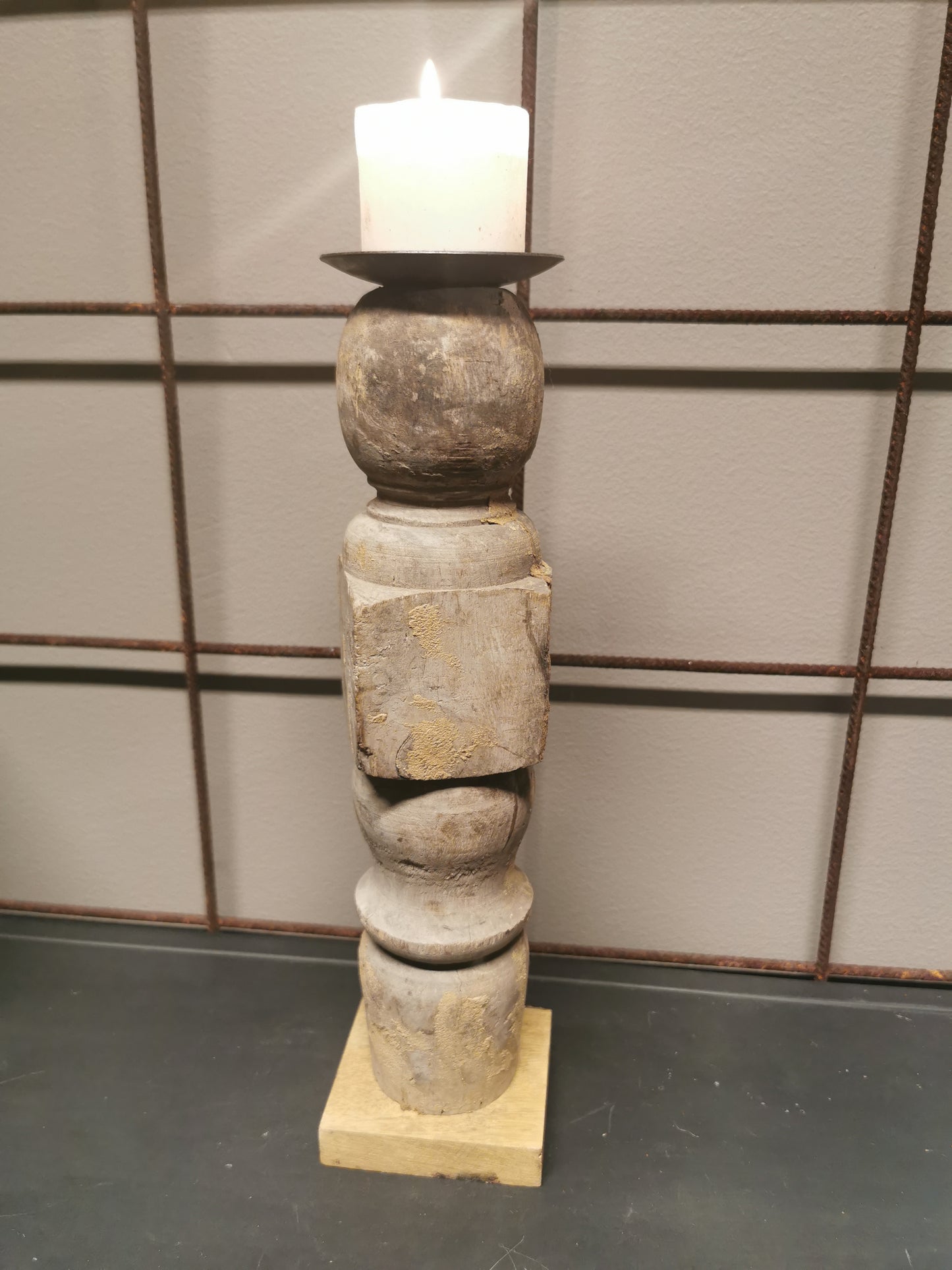 Lysestake av gjenbruk. Nr2. H 31cm. Indisk