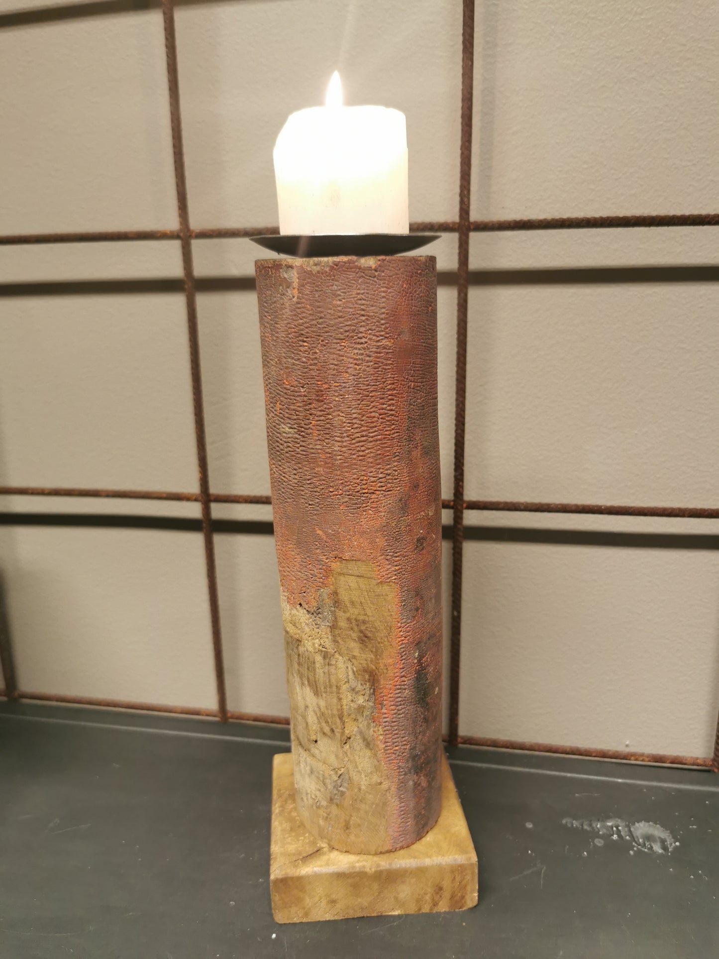 Lysestake av gjenbrukstre. Nr4. Høyde 29cm