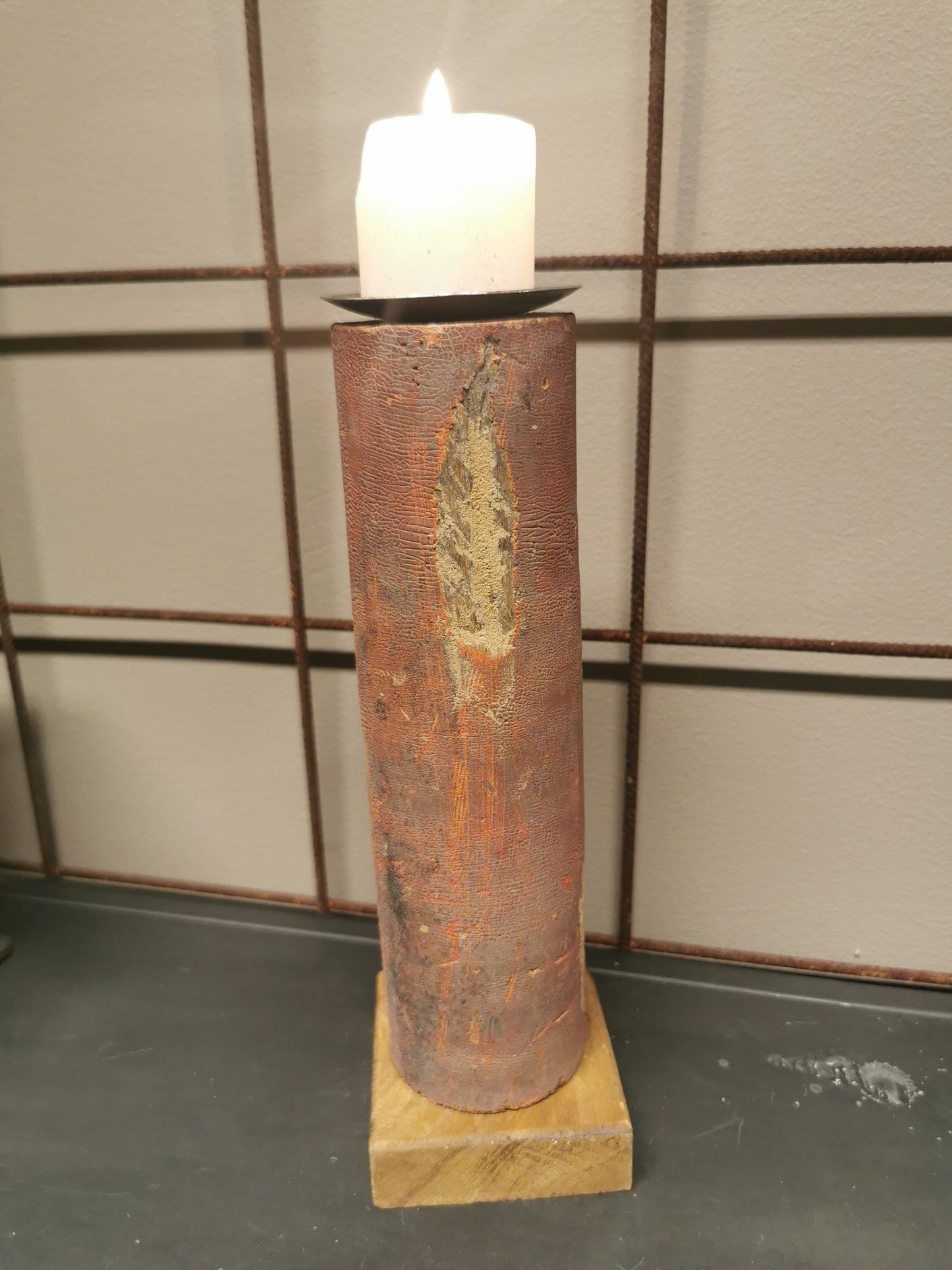 Lysestake av gjenbrukstre. Nr4. Høyde 29cm