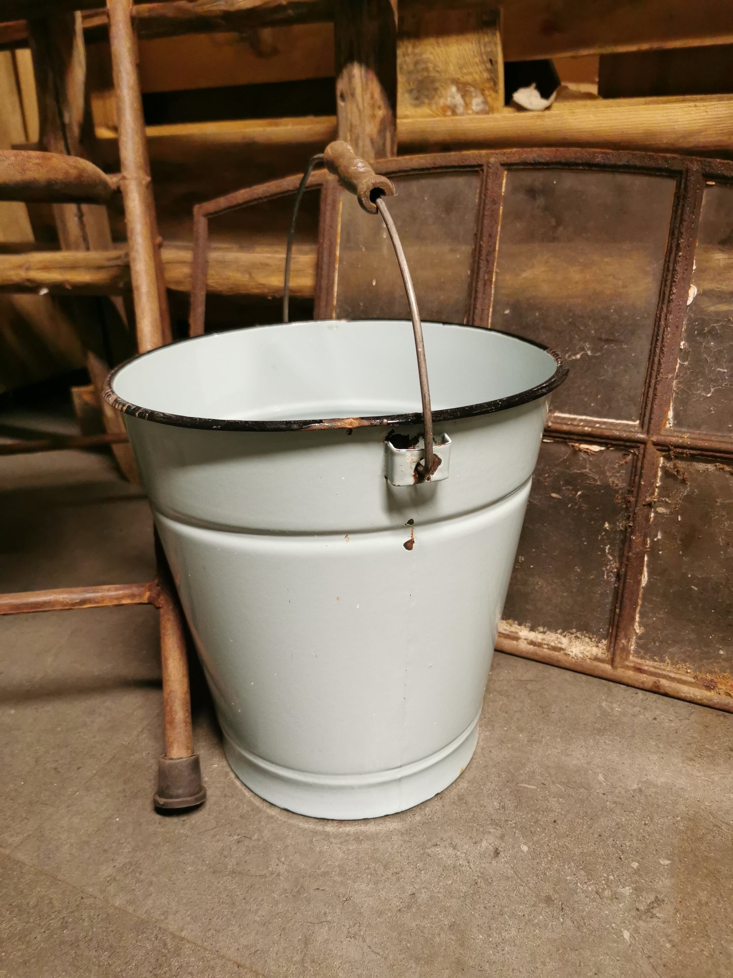 Vintage emaljert bøtte. Nr 4.