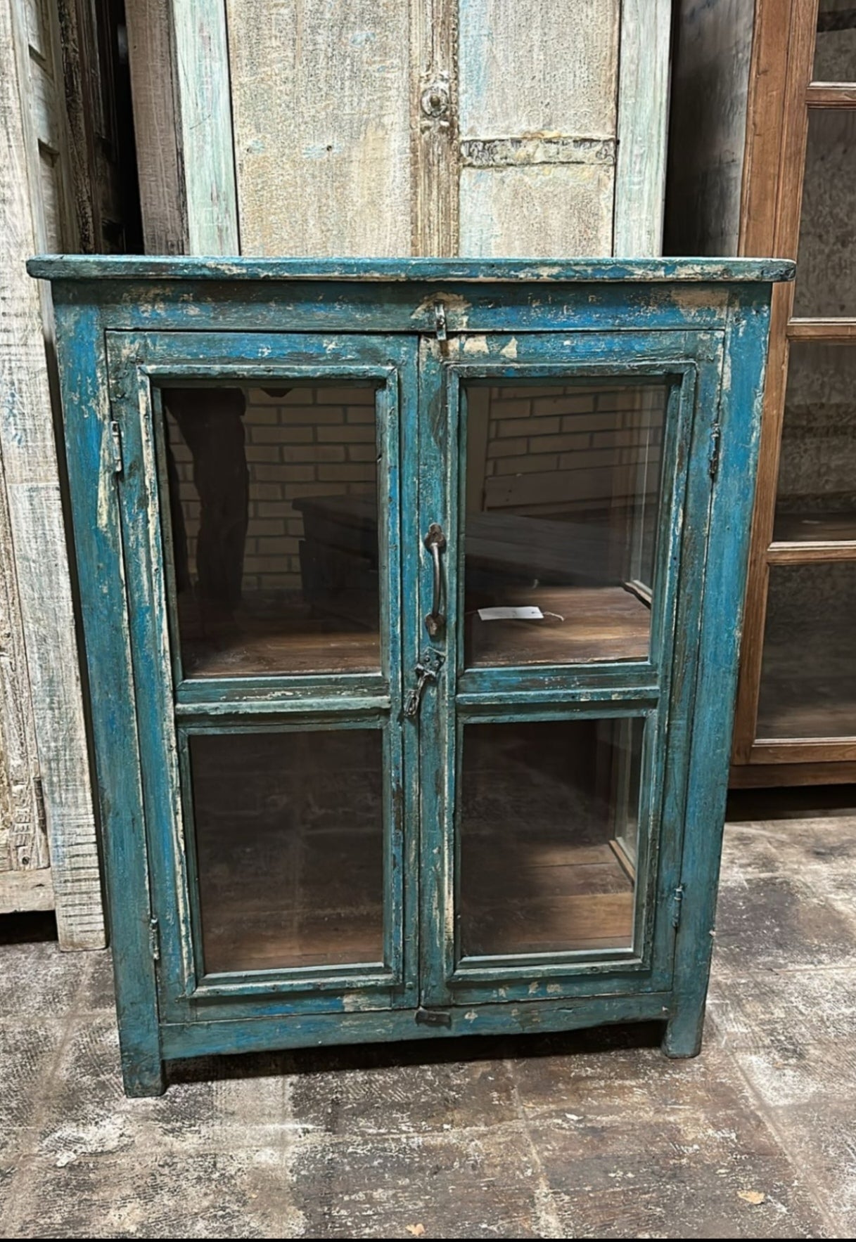 håndlaget skap, Indisk. hentes i butikk eller avtale fraktmåte.