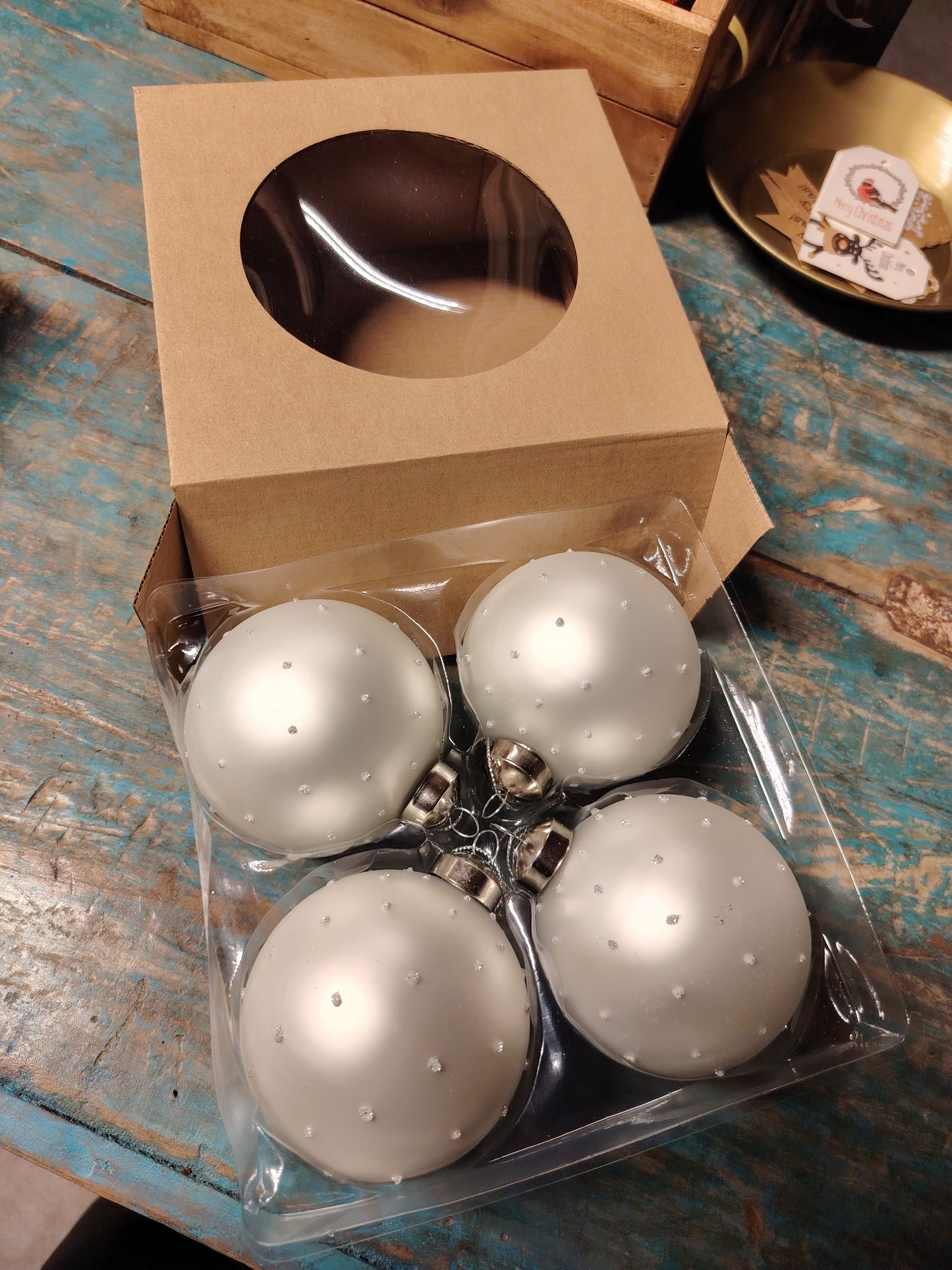 Hvite Julekuler med sølv