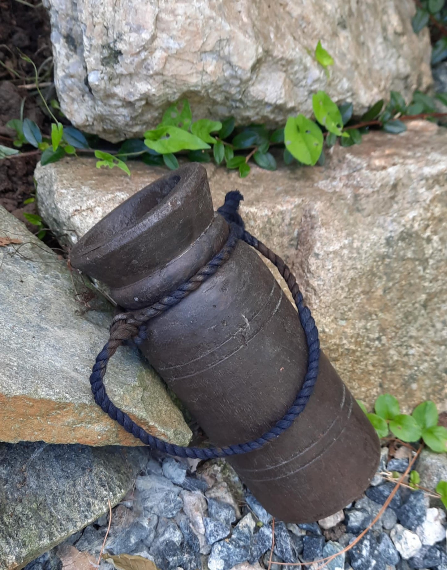 Håndlaget liten Indisk Krukke.