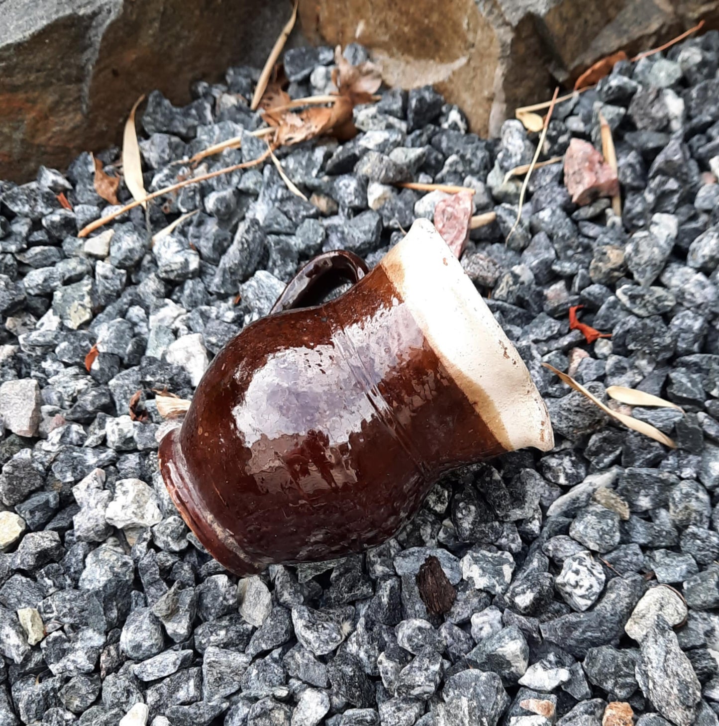 Fransk glassert mugge med helletut.