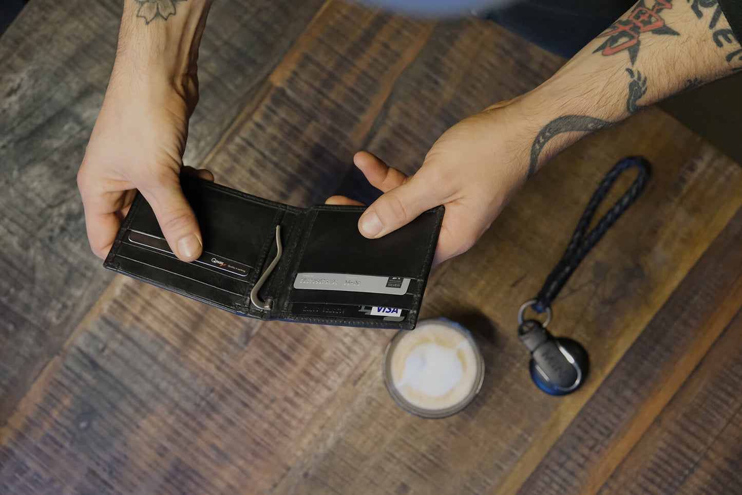 Kortholder med seddelklype