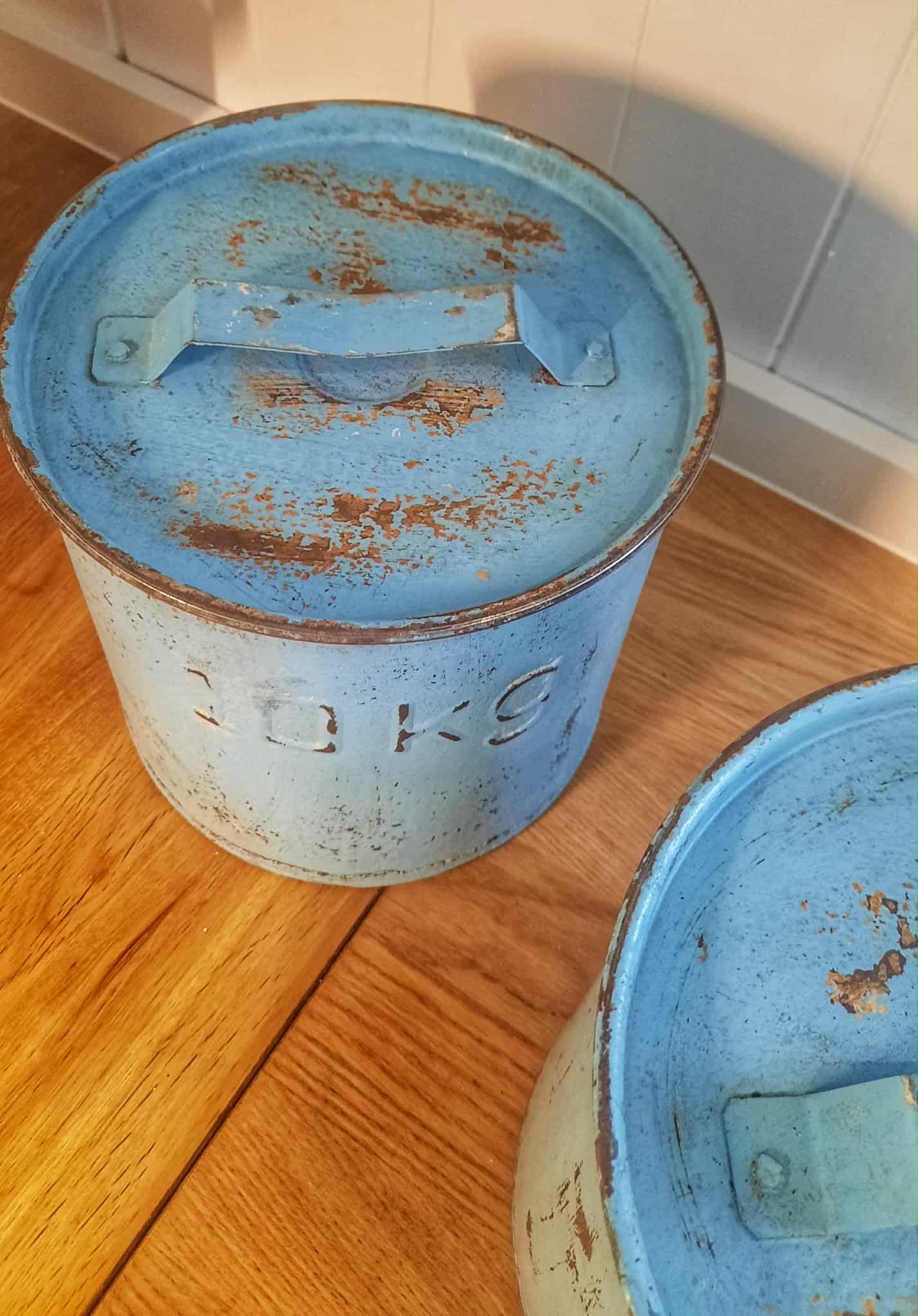 Rustikke Metallspann fra India.