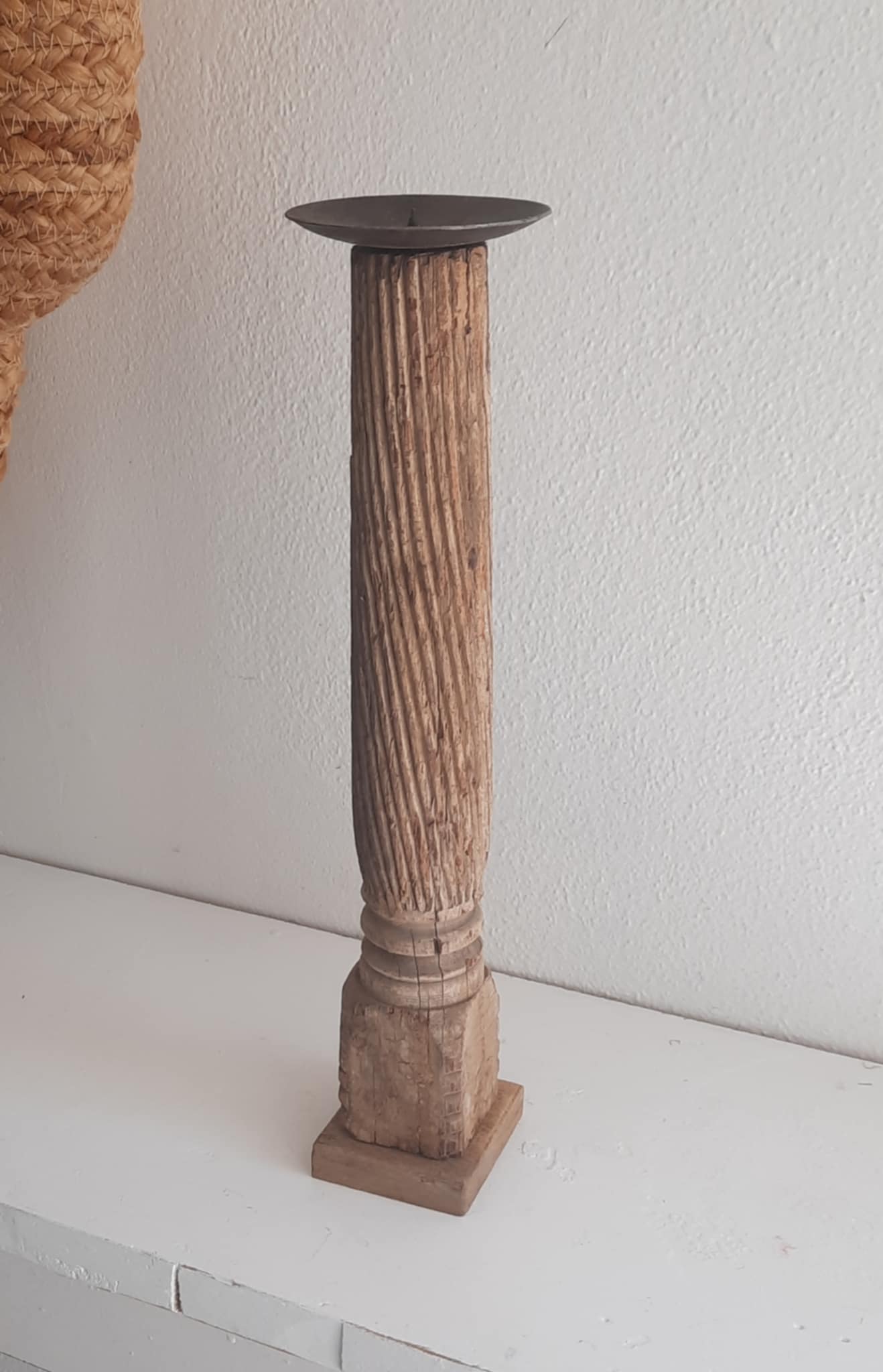 Lysestake av gjenbrukstre nr6. H 34cm. Indisk