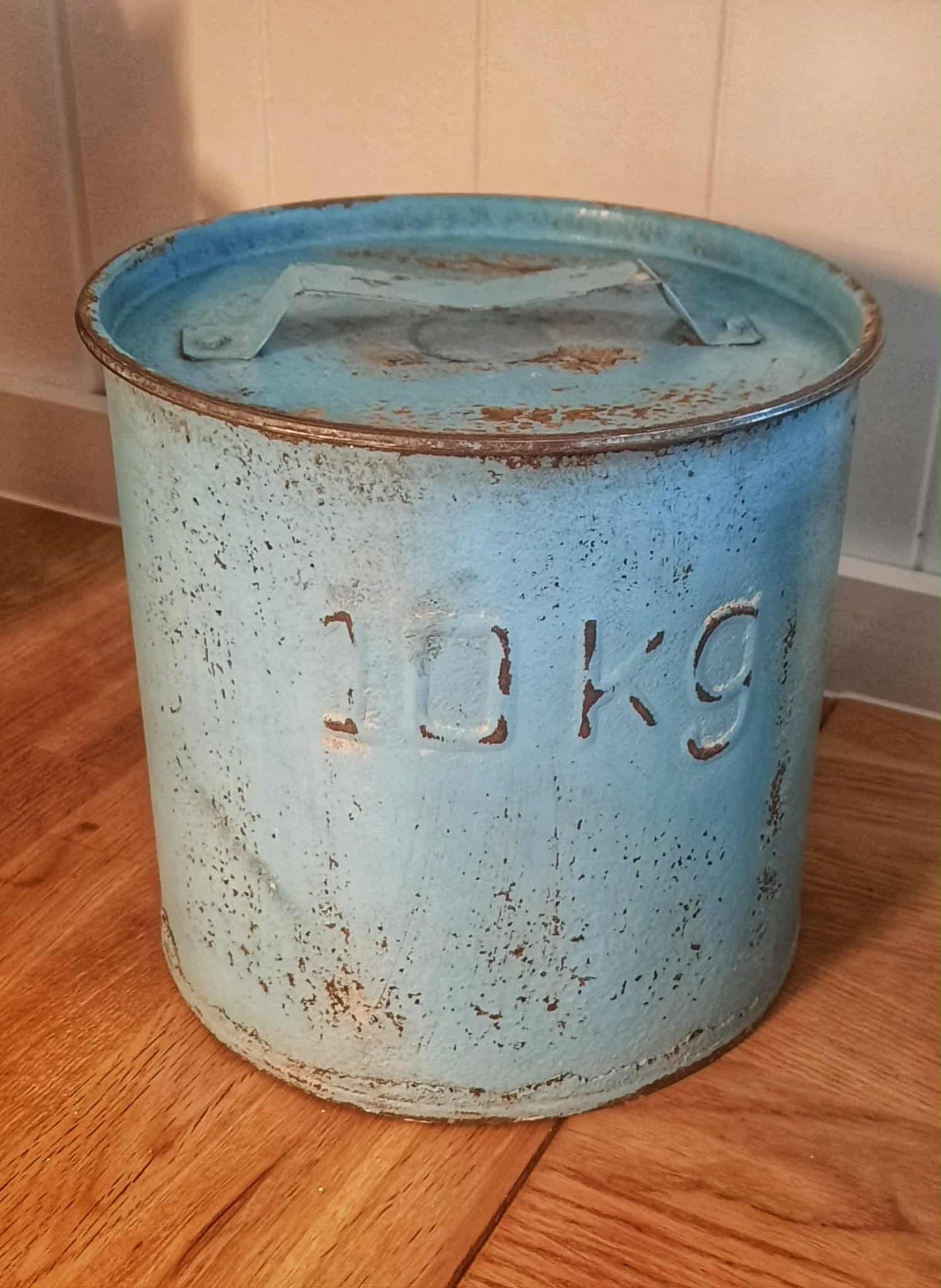 Rustikke Metallspann fra India.