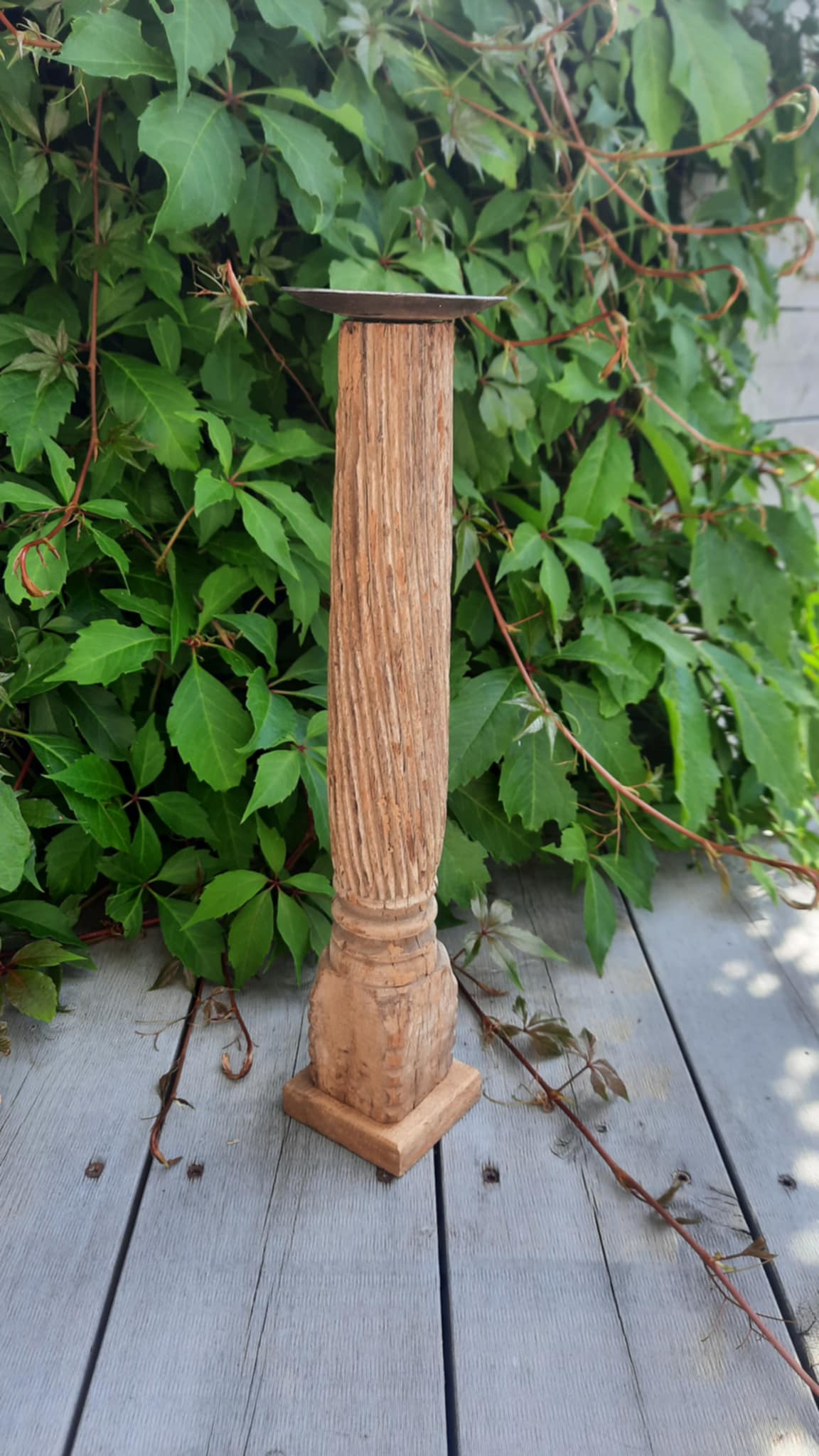 Lysestake av gjenbrukstre nr6. H 34cm. Indisk