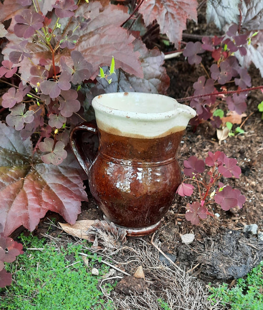 Fransk glassert mugge med helletut.