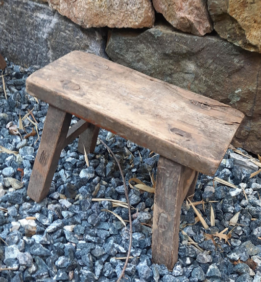 Håndlaget liten krakk fra Ungarn #5#