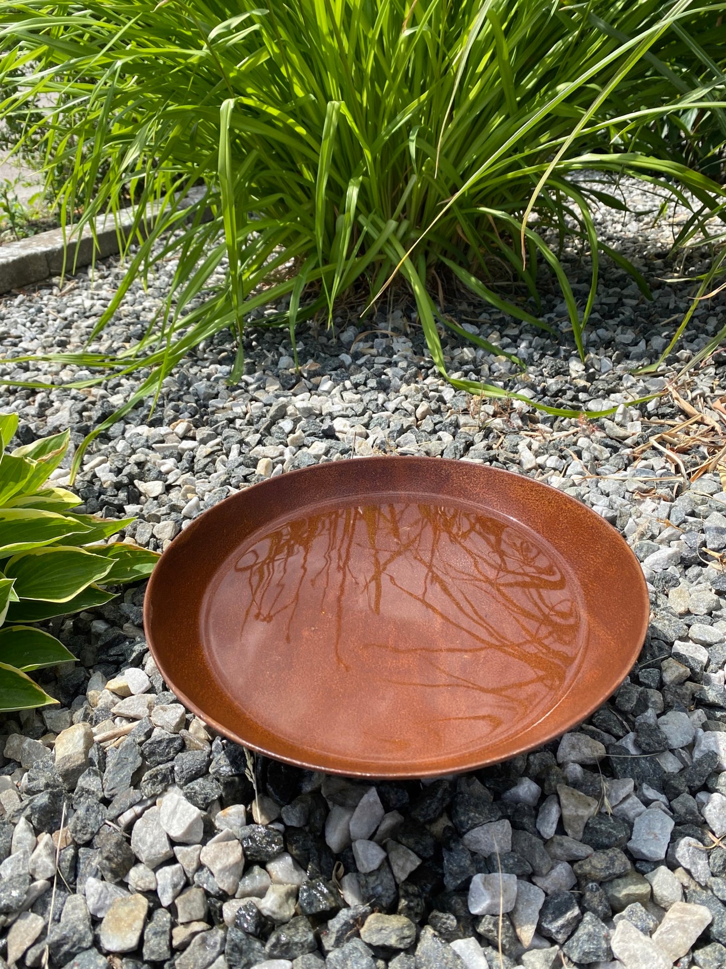 Rundt metallfat, rust. D28cm h 7,5cm